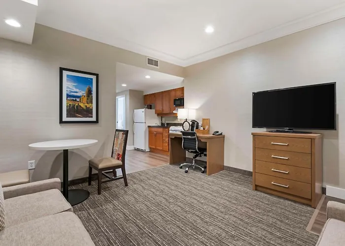 Best Western Plus Kelowna Hotel & Suites